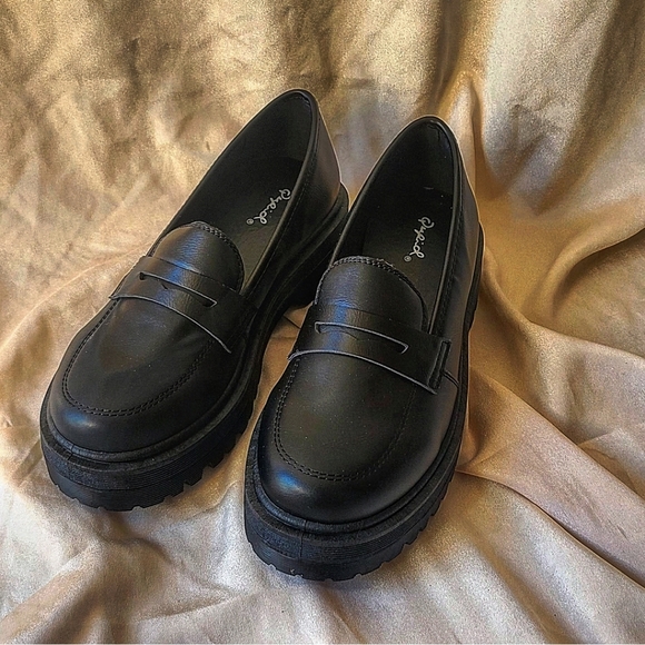 🚨BLACK FRIDAY DEAL// Black platform Loafer - Picture 2 of 3